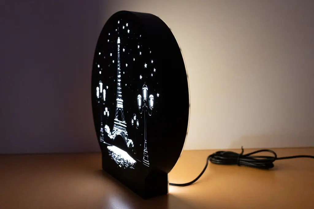 lampe Paris by night allumée non-éclairée 45°.webp