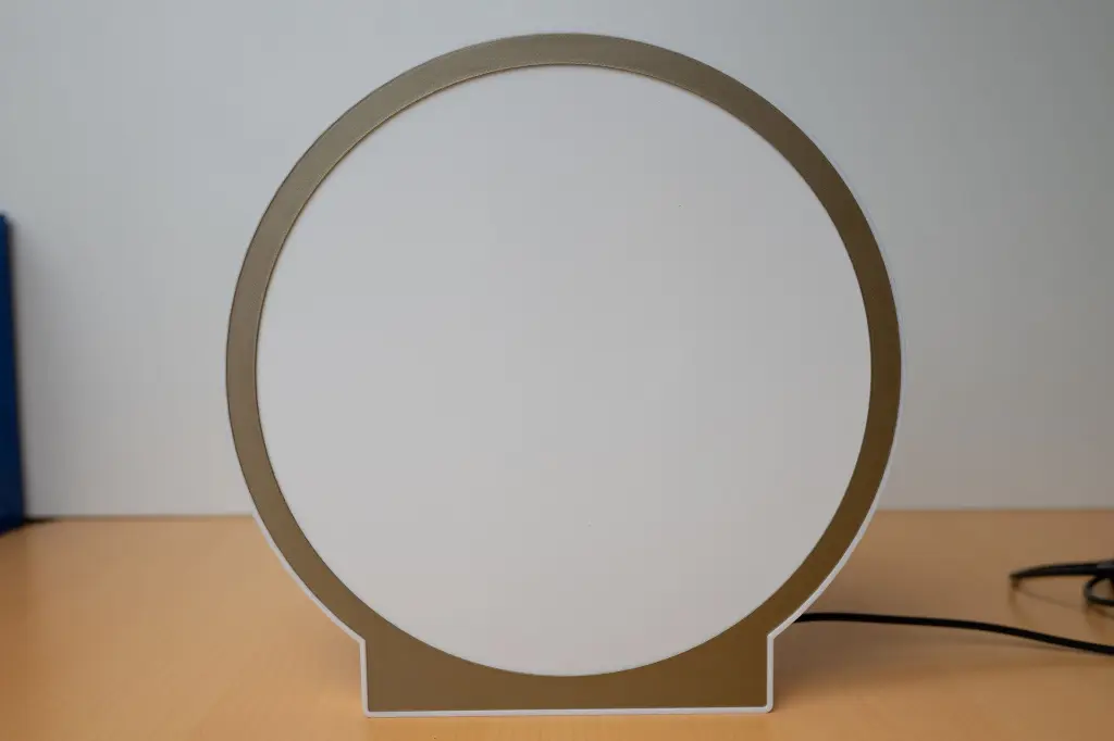 lampe modèle blanc doré.webp